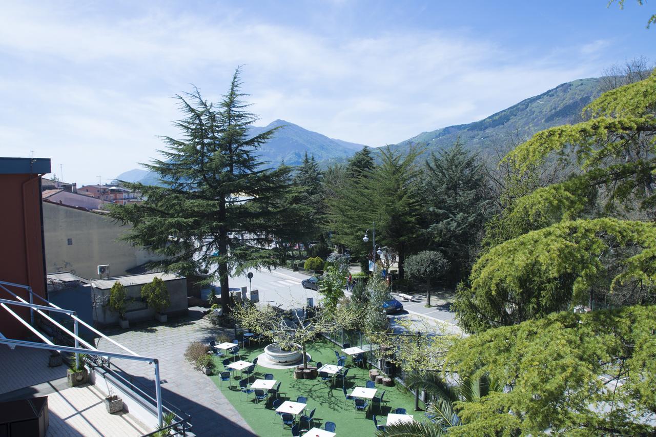 Ristorante Albergo Gerardo Di Masi Caposele Exterior foto