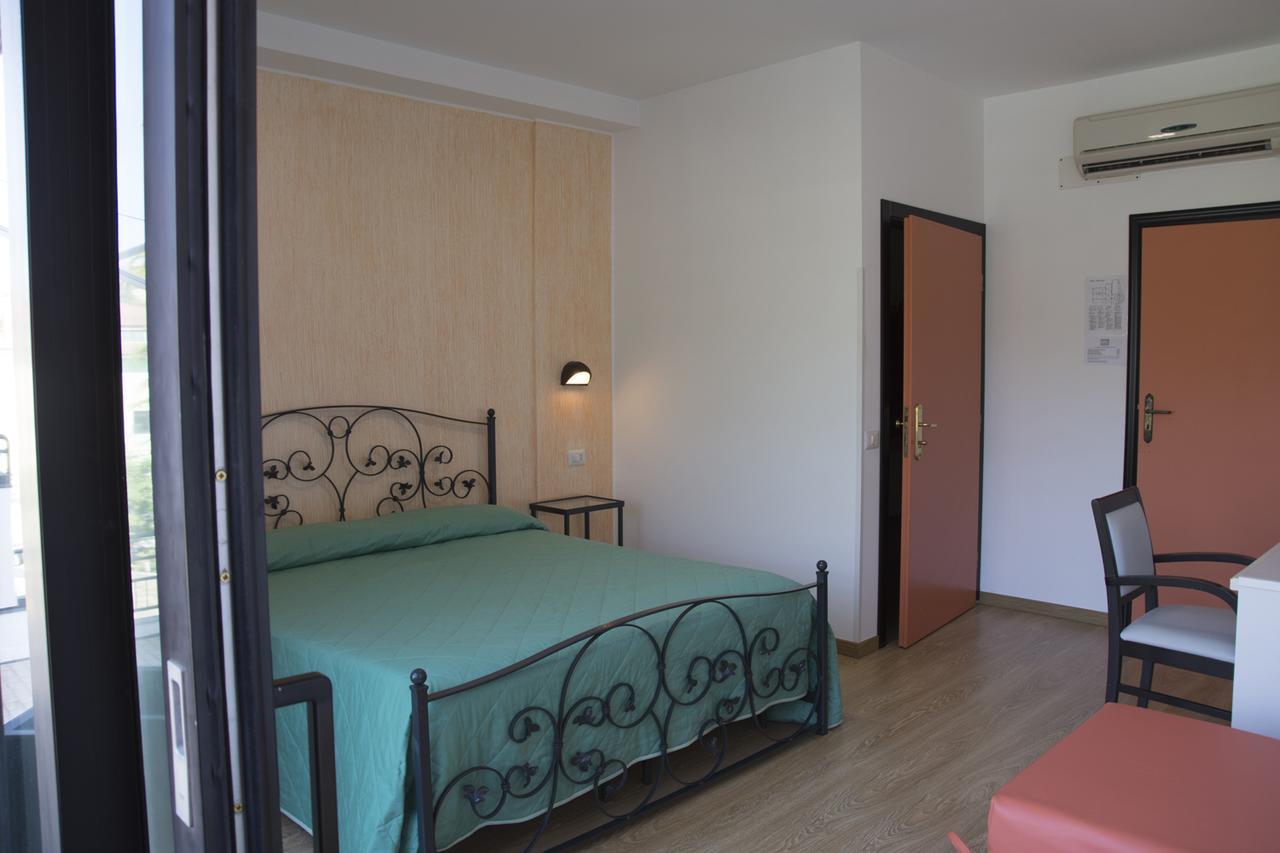 Ristorante Albergo Gerardo Di Masi Caposele Exterior foto